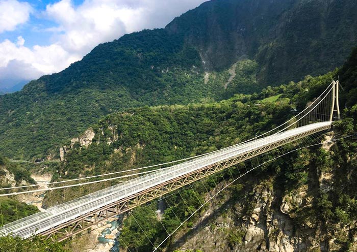 布洛湾山月吊桥